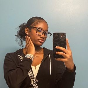 Meet your Posher, Desiyahh
